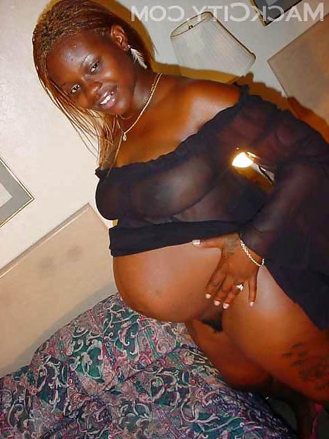 25P Foxy 8 months pregnant.