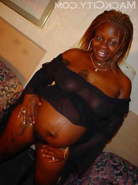25P Foxy 8 months pregnant.