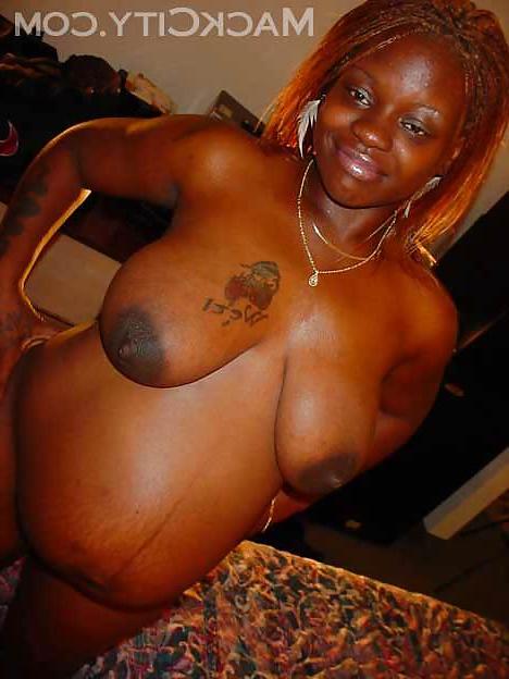 25P Foxy 8 months pregnant.