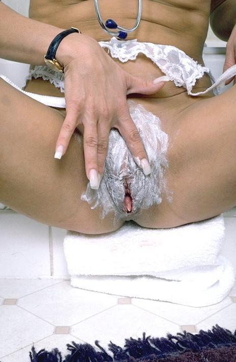 17P Milf In Lingerie And Stockings Shaving Her Pussy