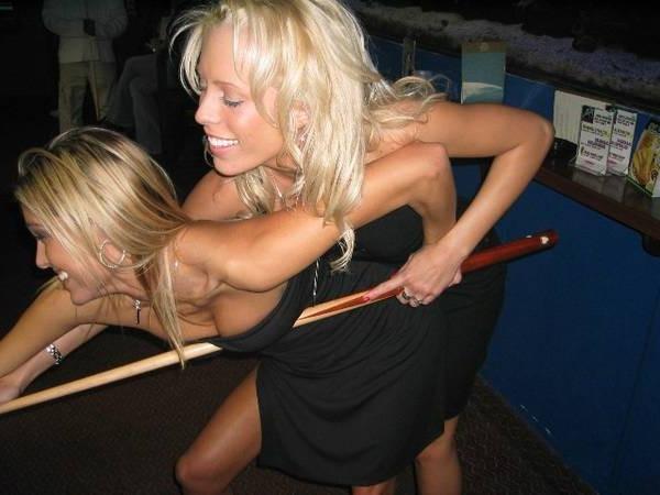 16P Hot teen girls flashing in local bar