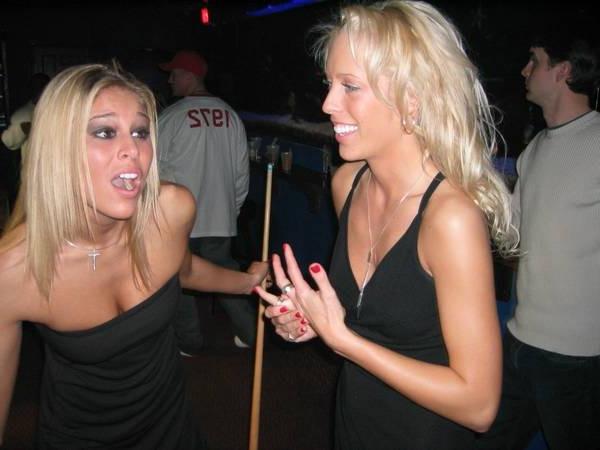 16P Hot teen girls flashing in local bar