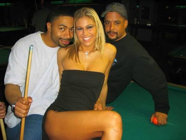 16P Hot teen girls flashing in local bar