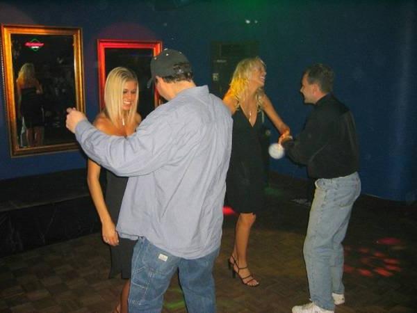 16P Hot teen girls flashing in local bar