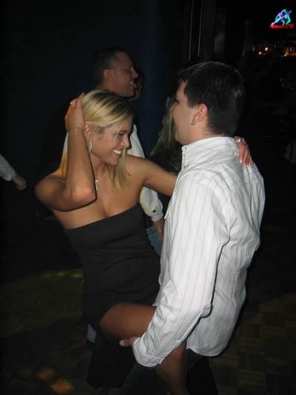 16P Hot teen girls flashing in local bar