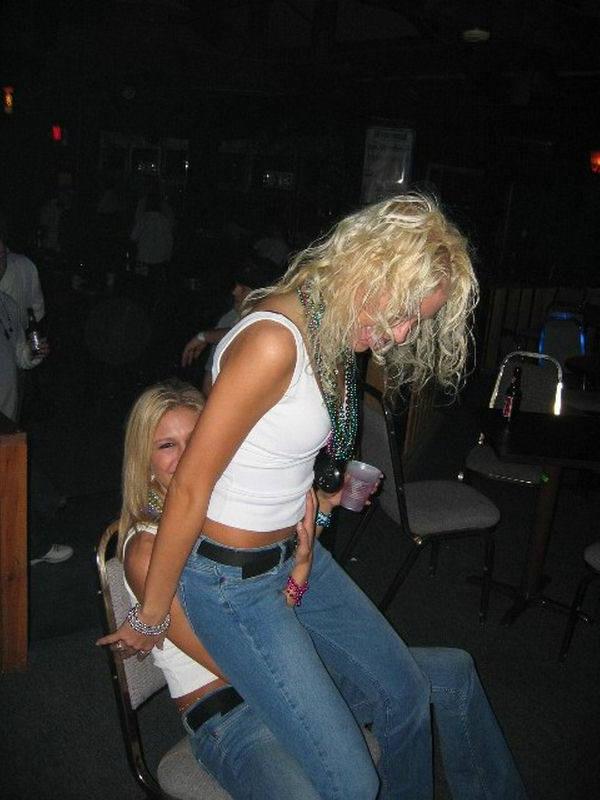 16P Flashing teen Melissa and friend in public bar