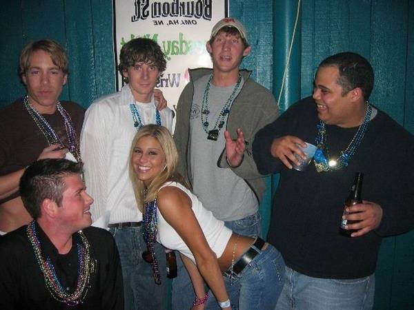 16P Flashing teen Melissa and friend in public bar