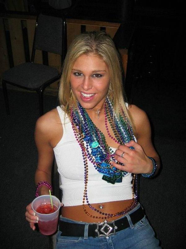 16P Flashing teen Melissa and friend in public bar