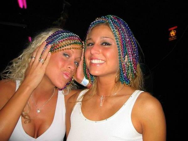 16P Flashing teen Melissa and friend in public bar