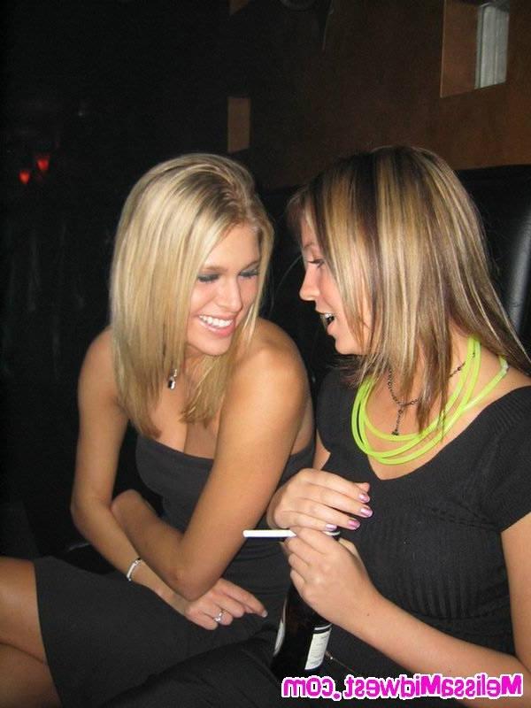 16P Public drunk bar flashin by teen Melissa