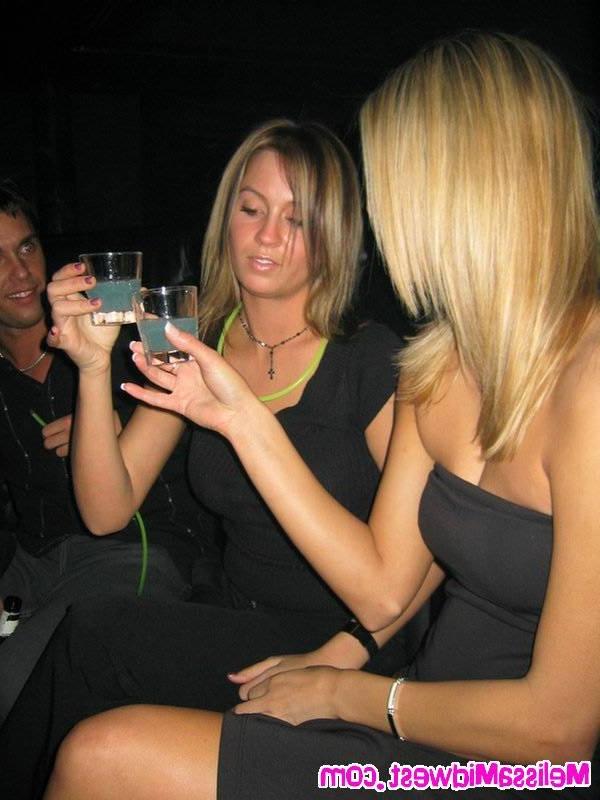 16P Public drunk bar flashin by teen Melissa