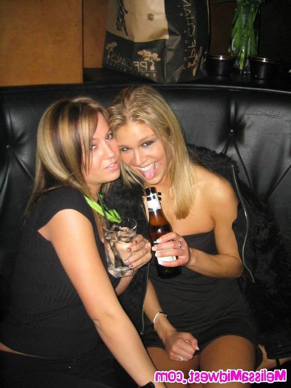 16P Public drunk bar flashin by teen Melissa
