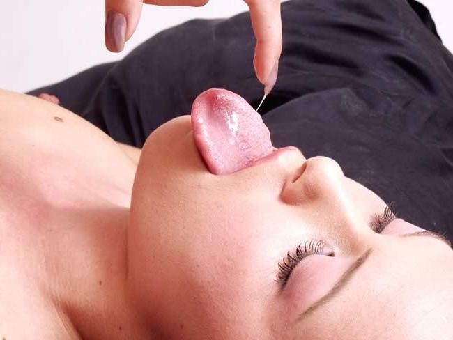 15P Sexy blonde gets cum on her tits