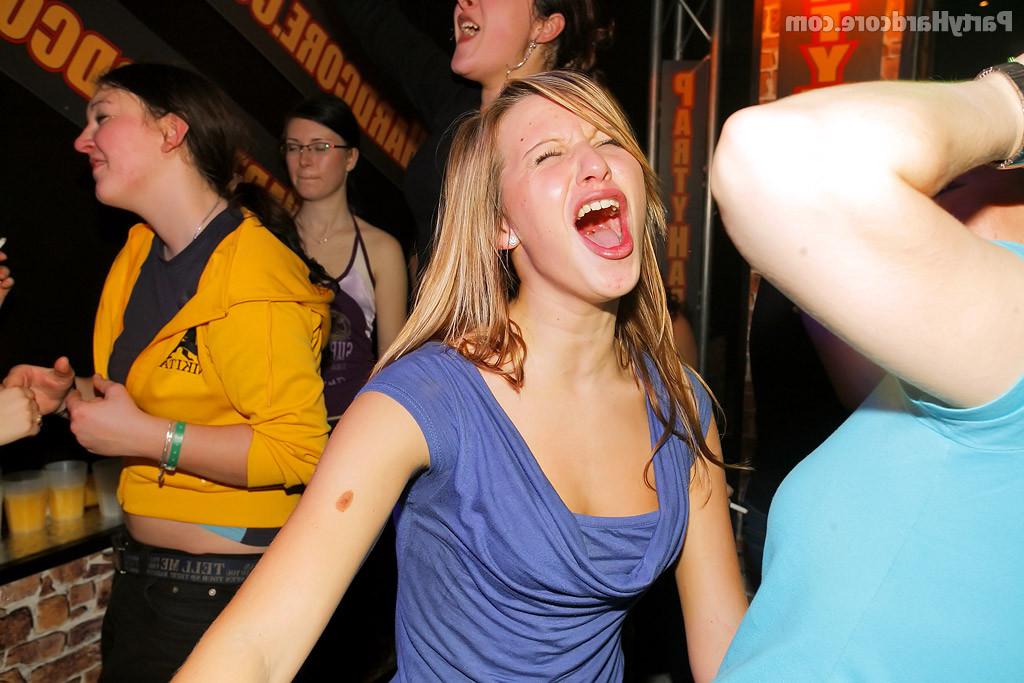 11P Strippers banging horny horny ladies