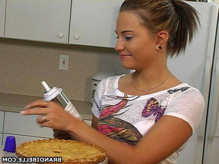 16P Slutty teen Brandi Belle banged while baking a pie