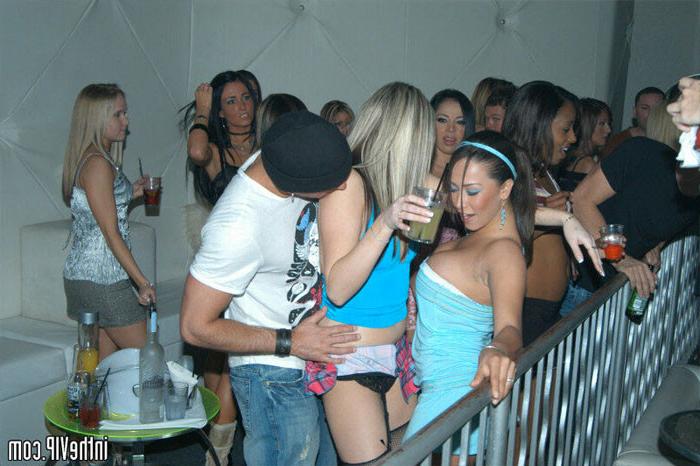 15P The vip room cant hold these babes in while they get dirty on the floor