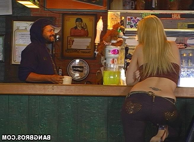 16P some blowjobs at the local bar
