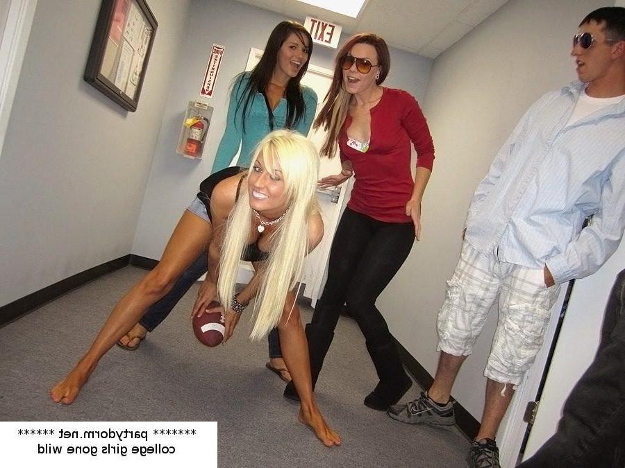 15P Young and sexy college girls sucking boys cocks in dorm room