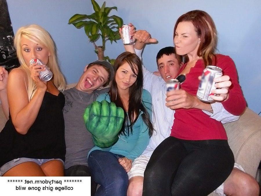 15P Young and sexy college girls sucking boys cocks in dorm room