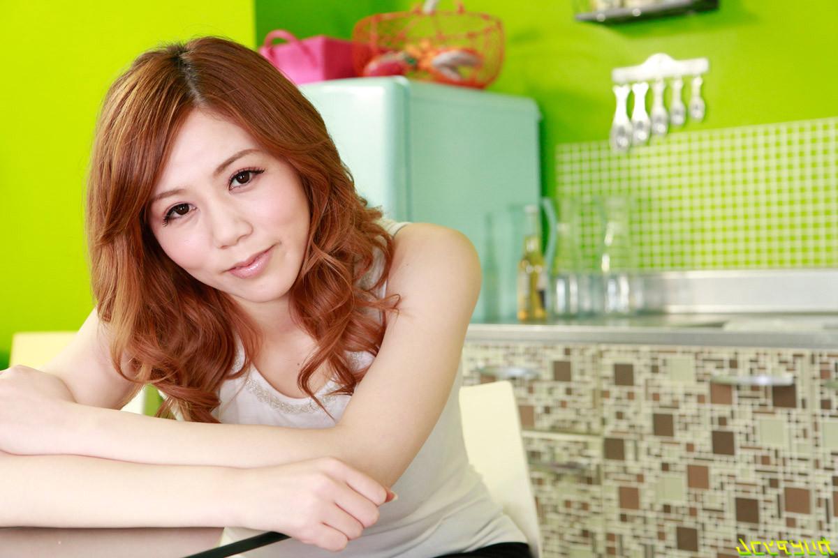 25P Pretty Japanese Girl Spreading Her Legs Wide For a Creampie