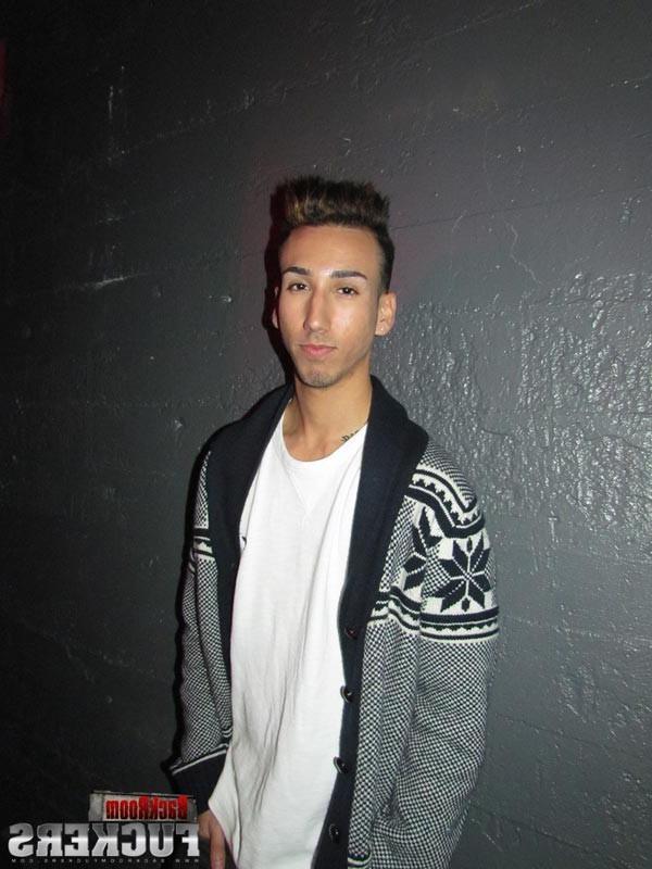 15P Twink Sucking In The Back Room