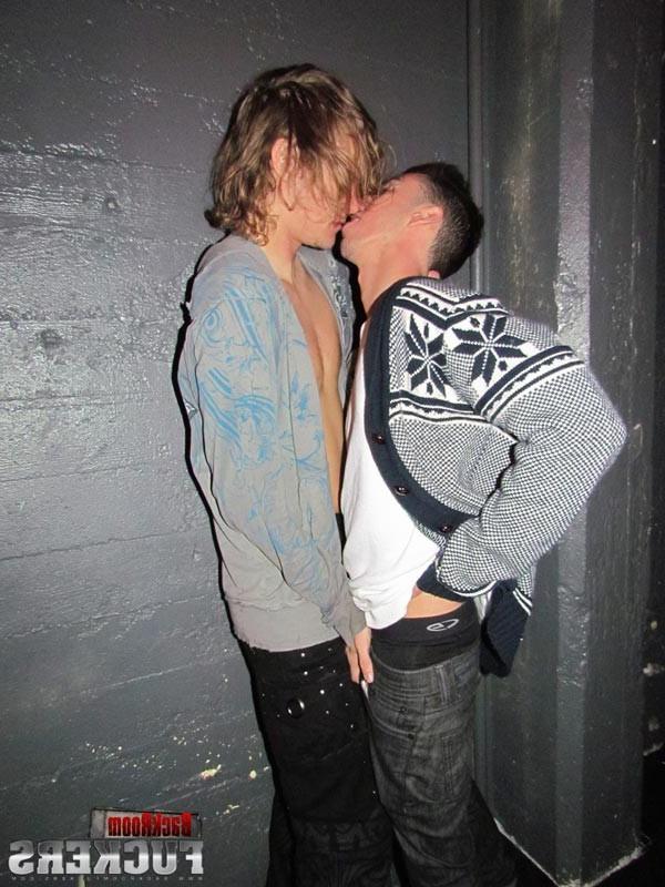 15P Twink Sucking In The Back Room