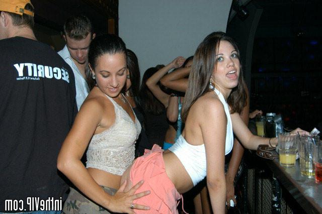 10P Hot club babes are gettin naked and crazy in the vip room