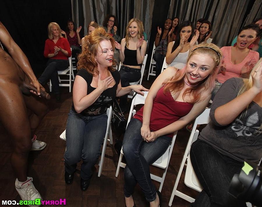 15P Interracial amateurs suck big cocks at CFNM party