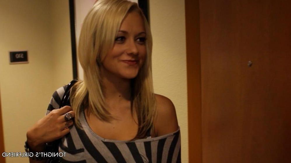 16P Gorgeous big tit blonde babe fucked in a hotel room