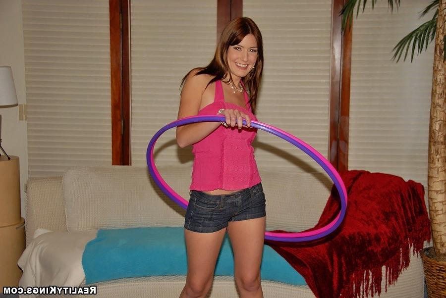 13P Das Sperma durstige Babe Elli Fox wird erst in ihre heiße Muschi und dann in ihr Gesicht und ein bisschen hart gefickt