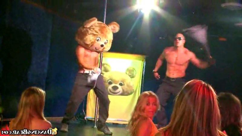 16P Male stripper blowjobs from the female audience