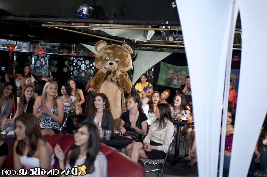 16P Hunky male strippers dancing and getting blown