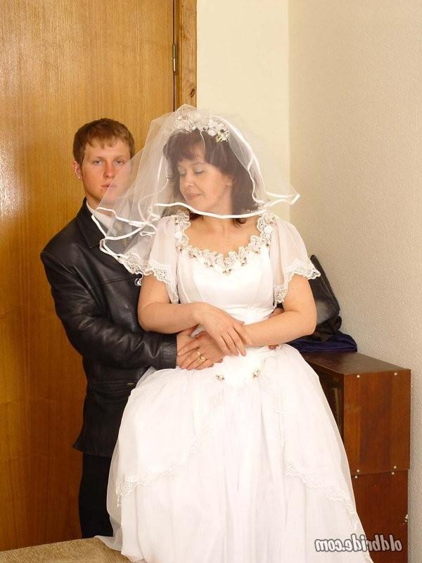 12P The groom gets the slut to the room