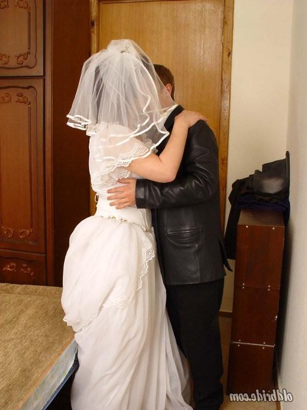 12P The groom gets the slut to the room