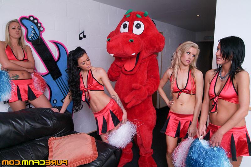 16P Cheerleaders Cfnm Handjob