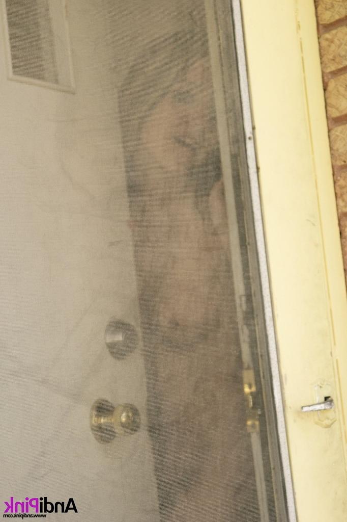 16P Cute teen girl answers doorbell nude
