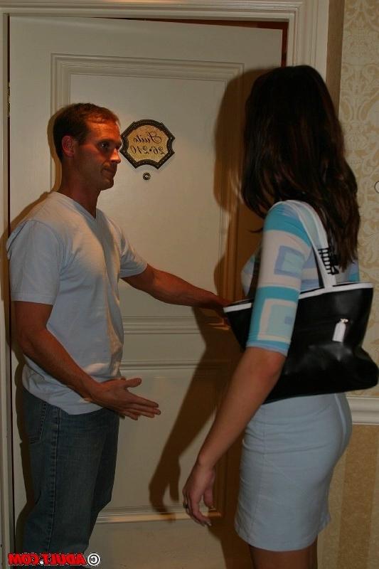 15P Brunette fucks for a limo ride