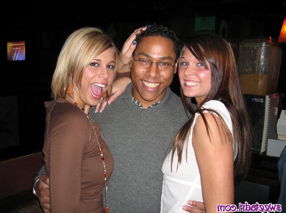 16P SweetAdri and Melissa Midwest at the bars