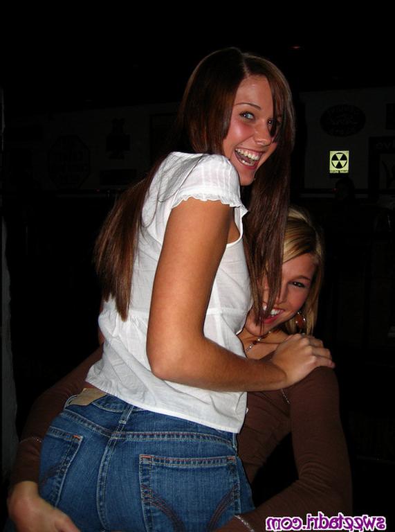 16P SweetAdri and Melissa Midwest at the bars