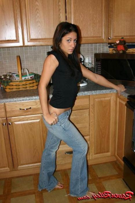 14P Hot girl taking off her jeans to tease