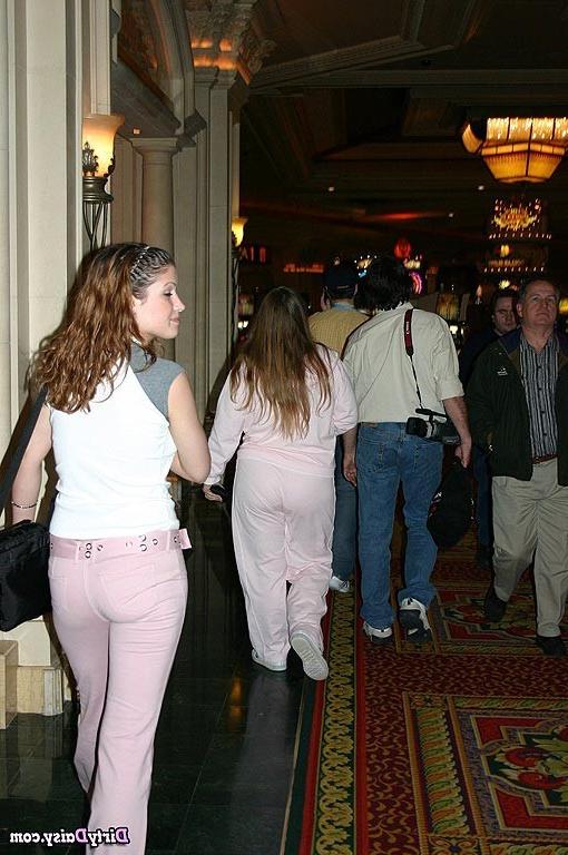 16P Real life amateur hotel room dildo fun