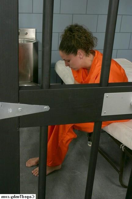 16P Hot Teen Babe Sucks Prison Gaurds Dick