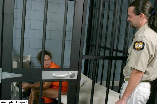 16P Hot Teen Babe Sucks Prison Gaurds Dick