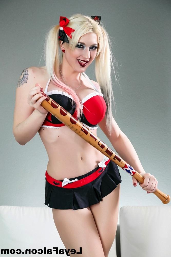 15P Leya Falcon stretchs out her ass with a baseball bat