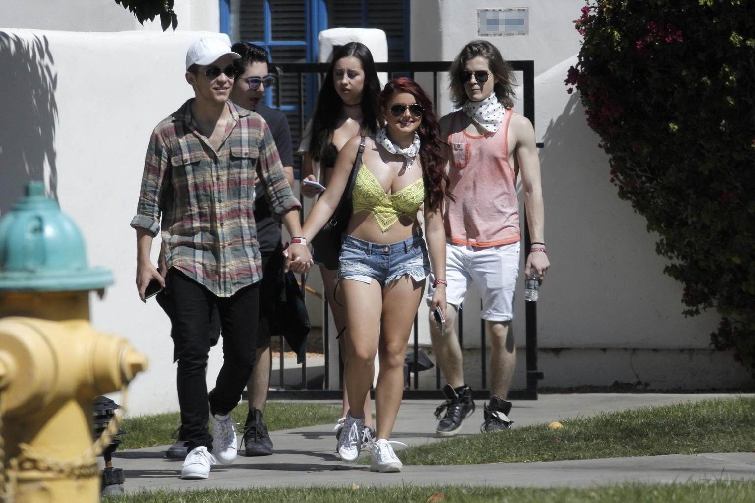 16P Ariel Winter busty and leggy in bra and cutoffs