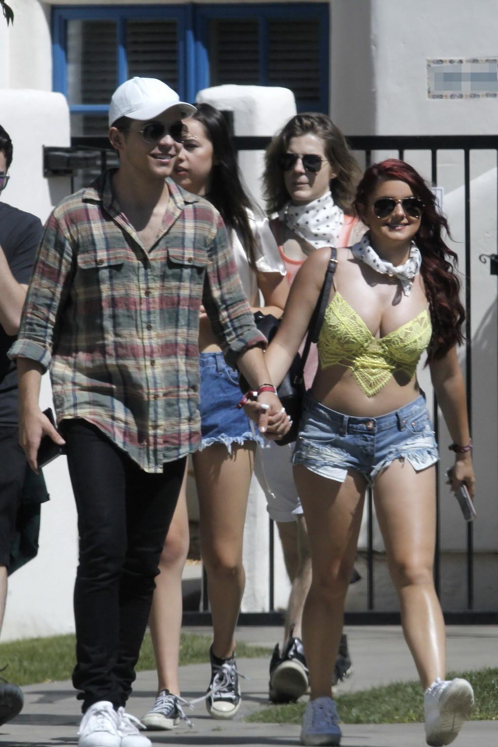 16P Ariel Winter busty and leggy in bra and cutoffs