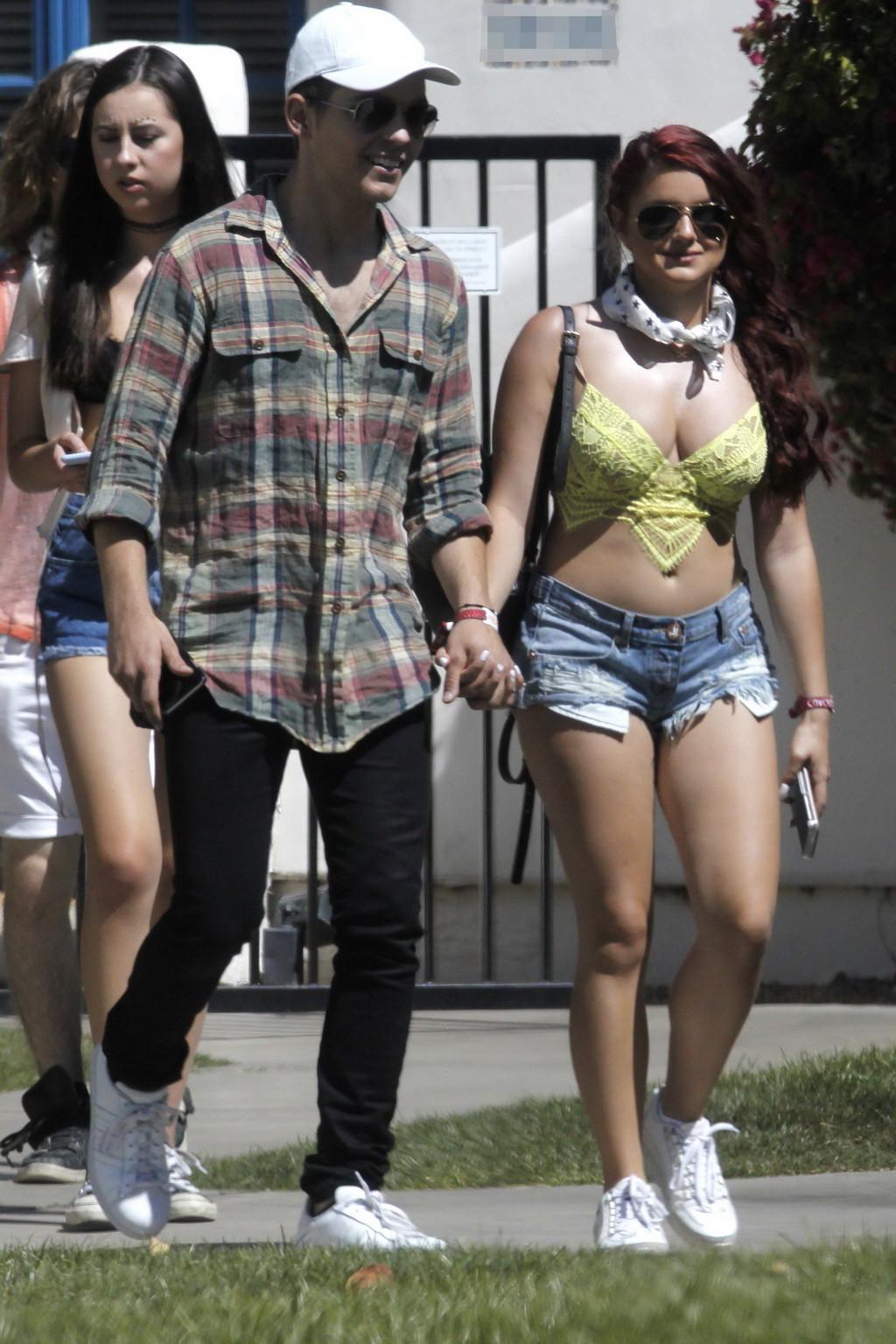 16P Ariel Winter busty and leggy in bra and cutoffs