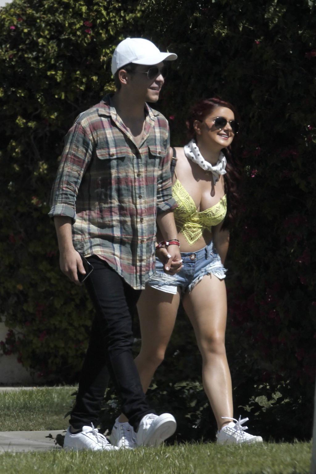 16P Ariel Winter busty and leggy in bra and cutoffs