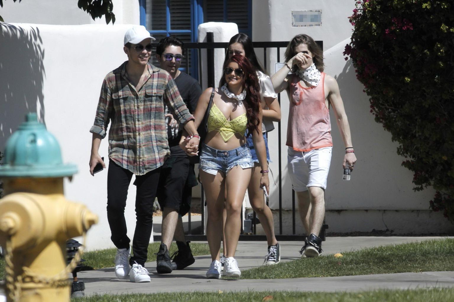 16P Ariel Winter busty and leggy in bra and cutoffs
