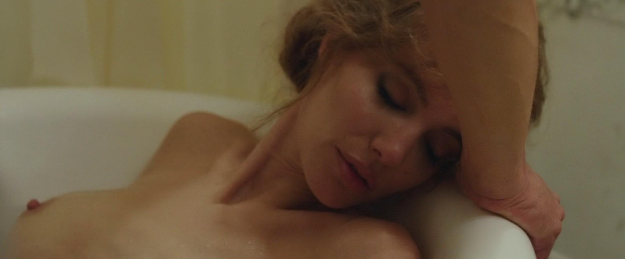 16P Angelina Jolie topless in the bath having sex